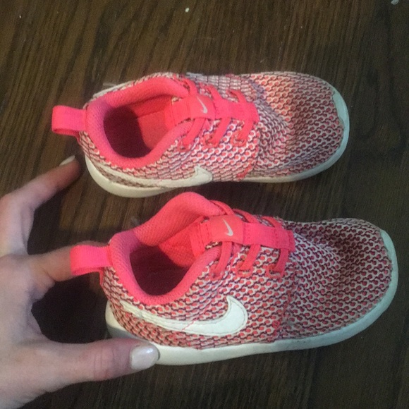 Kids Nike shoes - Picture 4 of 4